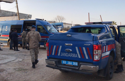 Şanlıurfa'da bir kişi borçlusunun eşini öldürüp intihar etti