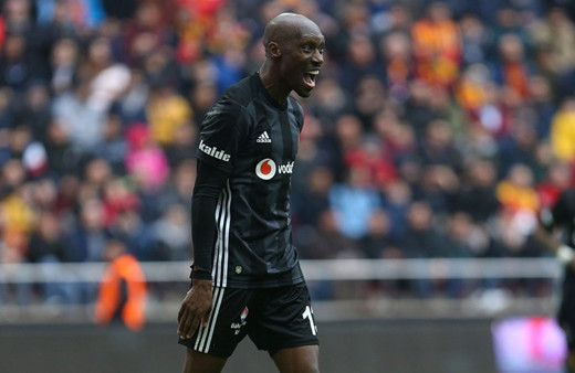 Futbola devam edecek mi? Beşiktaş Atiba'dan yanıt bekliyor