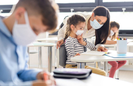 Yüz yüze eğitimden önce 4 hafta tam sokağa çıkma yasağı şart! Prof. Dr. Ahmet Saltık uyardı