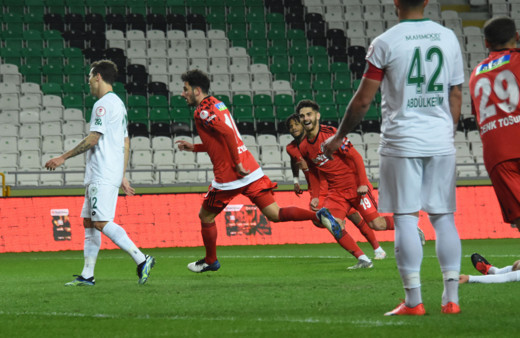 Konyaspor'u penaltılarda geçen Beşiktaş kupada yarı finale yükseldi