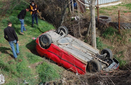 Tekirdağ'da feci kaza! 3 metre yüksekten uçtu takla attı mahalleli isyan etti
