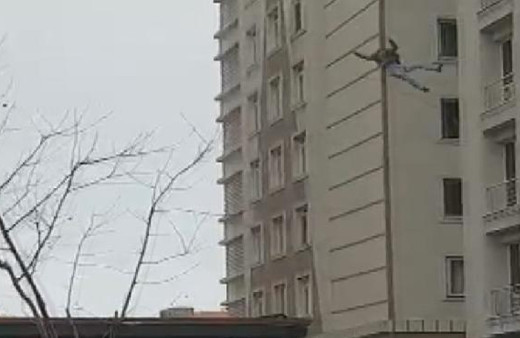 Dehşet anları! Esenyurt'ta 6. kattan atlayan adam hayatını kaybetti
