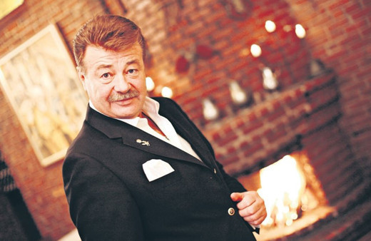 Ünlü oyuncu Nuri Alço'nun hesabını çalıp böyle dolandırdılar