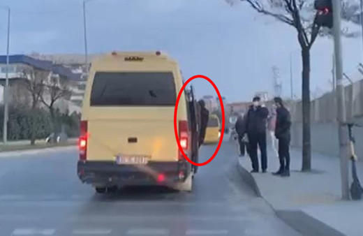 İstanbul'da trafikte pes dedirten görüntü! Bu kadarı da olmaz
