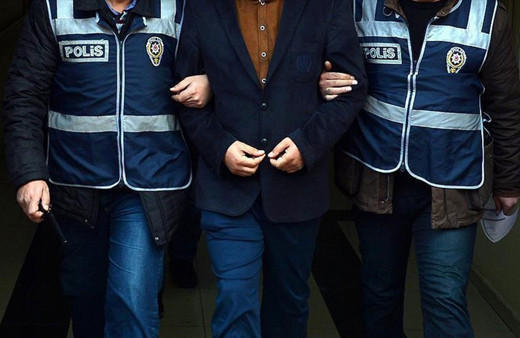 FETÖ’den ihraç edildi! Binbaşının evinde 55 litre etil alkol ele geçirildi