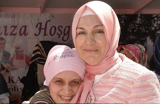 Özleyiş Topbaş kimdir kaç yaşında serveti ne kadar?