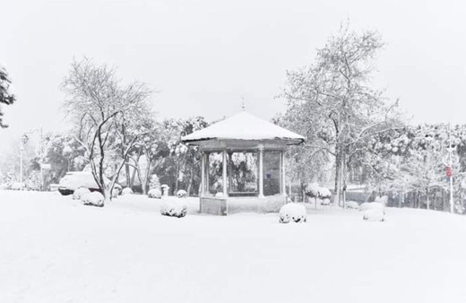 İstanbul'da kar yağışı! Donuyoruz Tulpar fırtınası İstanbul'u esir alıyor