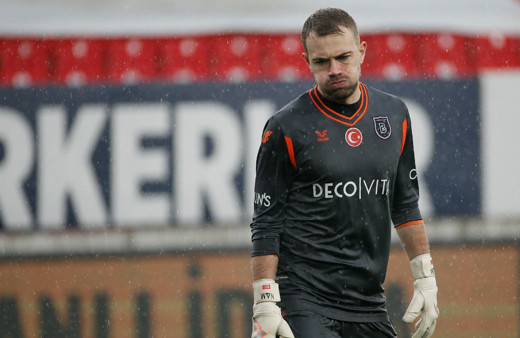 Göztepe'ye yenilen son şampiyon Başakşehir küme düşme hattına geriledi