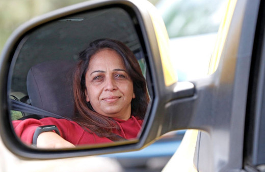 Kadın müşteri 'Sevim Abla'yı tercih ediyor! Fethiyeli karı koca aynı durakta taksicilik yapıyor