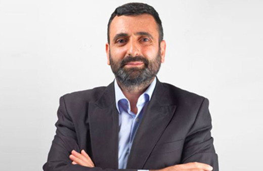 Yeni Akit yazarı Gülümseyen kadın sporcuları hedef aldı: Batağa sürükleyen eserinizle ‘rezil’ olunuz!