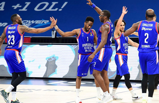 Anadolu Efes, Olimpiakos'u ezdi geçti