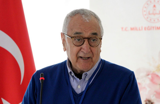 Doğan Cüceloğlu'nun ismi Küçükçekmece'deki fen lisesine verildi