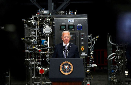 Milyonlarca doz gecikti! Joe Biden aşının merkezine gitti