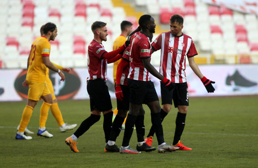 Sivasspor konuk ettiği Kayserispor'u net skorla geçti