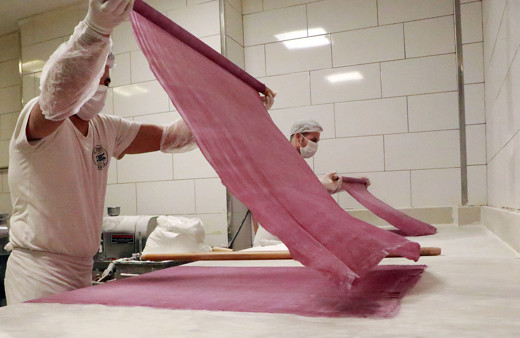 Mor baklava üretti şimdi siparişlere yetişemiyor! Ekşi baklava mı olur demeyin