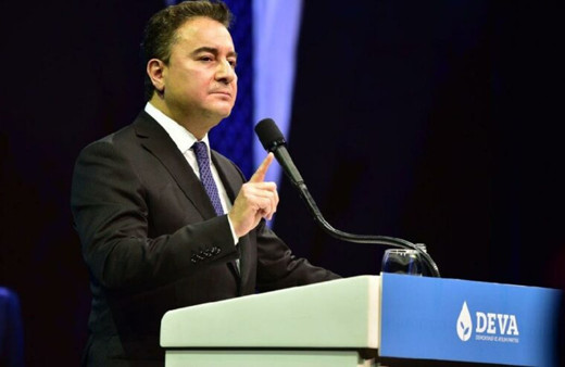 Ali Babacan: Hesap vermesi gerekenler güle eğlene kongre yapıyor