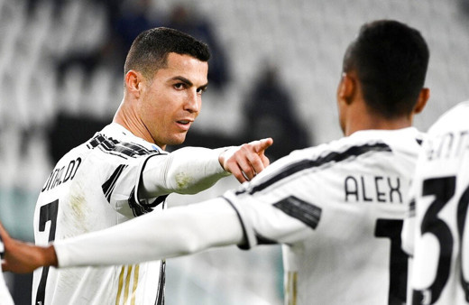 Juventus, sahasında Crotone'yi rahat geçti