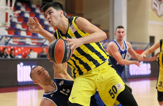 Fenerbahçeli sporcunun ayak bileği kırıldı