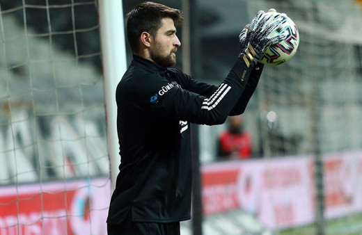 Beşiktaş'ın genç kalecisi Ersin Destanoğlu'na Lyon kancası