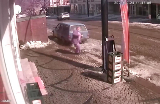 Giresun'da buz kütlesinden son anda kurtuldu o anlar kamerada