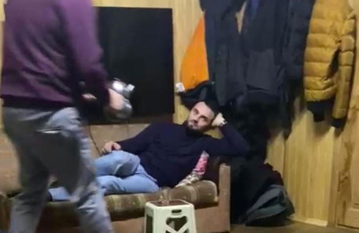 Rizelilerin şakası pahalıya patladı televizyonu böyle kırdı