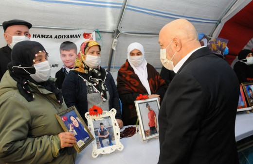 Hak-İş'ten Diyarbakır annelerine ziyaret! Duruşunuz Kandil’i titretiyor!