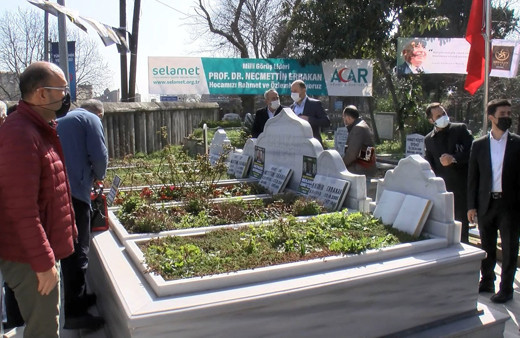 Necmettin Erbakan ölümünün 10. yıl dönümünde mezarı başında anıldı