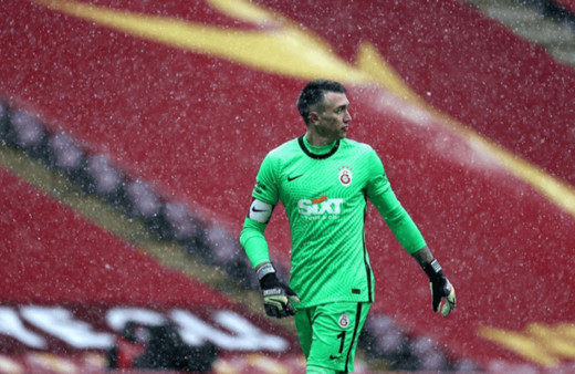 Galatasaray'ın kalecisi Fernando Muslera'dan yeni rekor