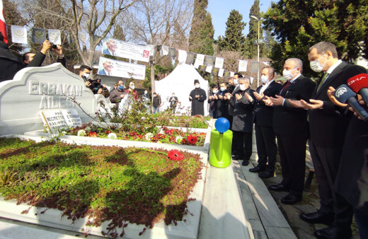 TBMM Başkanı Mustafa Şentop, merhum Başbakan Necmettin Erbakan'ın kabrini ziyaret etti