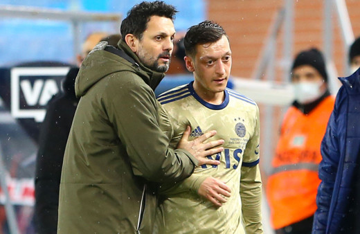 Fenerbahçe'de Mesut Özil'den Erol Bulut'a şok tepki