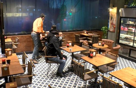 İstanbul'da kafe ve restoranlar uzun bir aradan sonra ilk müşterilerini aldı