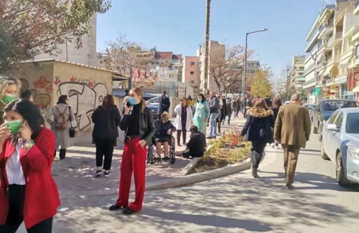 Yunanistan'da deprem sonrası panik anları