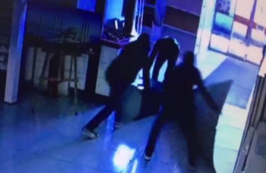 Pes dedirten hırsızlık! Başakşehir'de çelik kasayı sürükleyerek çaldılar