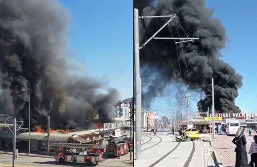 Antalya'da siyah dumanların gökyüzünü kapladı! Bir anda alev alev yandı