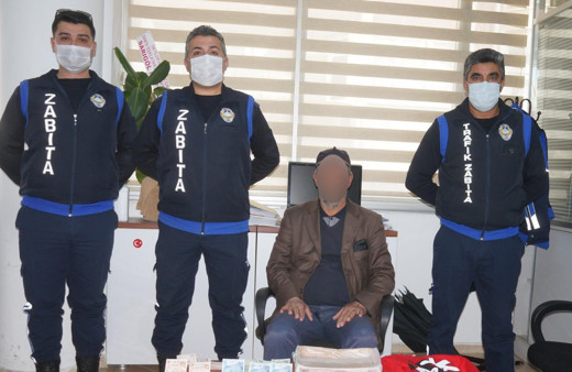 Manisa'da esnaftan para dileniyordu! Dilencinin hasılatı bakın ne kadar çıktı