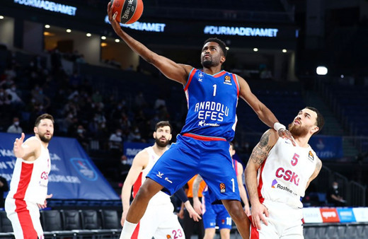 Anadolu Efes, CSKA Moskova'yı paramparça etti