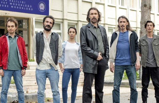 Behzat Ç.'yi Emrah Serbes yeniden yazdı ekranlara yaşıyor! Hem de bakın nasıl