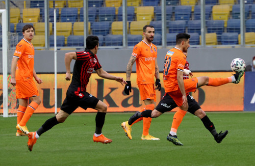 Gençlerbirliği'ne konuk olan Başakşehir 10 maç sonra kazandı