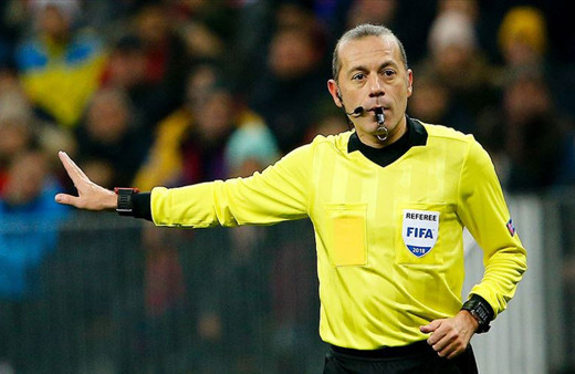 UEFA'dan Cüneyt Çakır'a görev! Yardımcıları da belli oldu