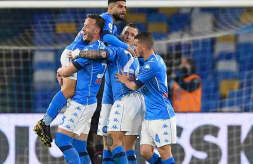 Napoli Bologna'yı güle oynaya yendi