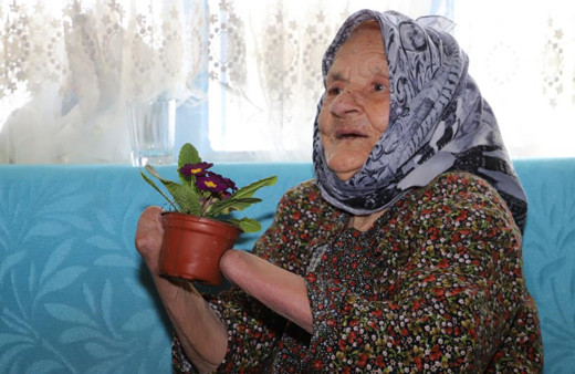 Manisa'da eşi tırpanla bileklerini kesti sebebi ise herkesi şok etti