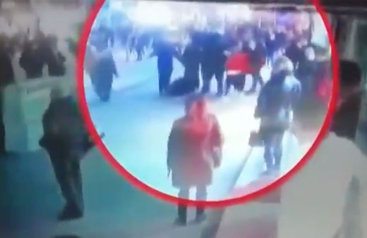 Levent Gültekin'e saldırı görüntüleri! Tekme tokat vurdular parmakları kırıldı