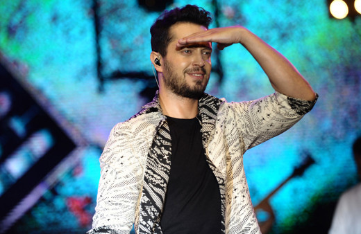 Murat Boz'a hayranından sürpriz doğum günü şarkısı