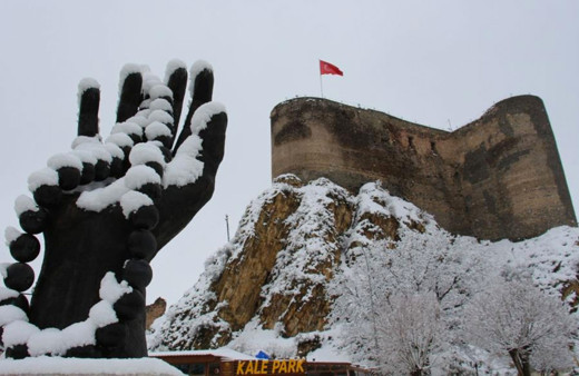 Oltu’ya Mart karı yağdı