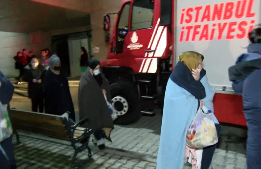 Zeynep Kamil Doğum Hastanesinde yangın! Hastalar tahliye edildi