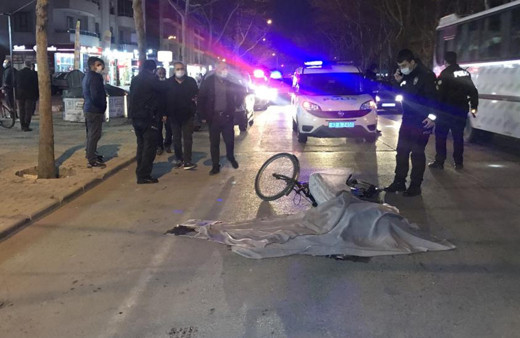 Konya'da otomobile çarpan bisiklet sürücüsünü kamyonet ezdi