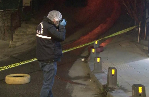 Üsküdar'da kısıtlama saatinde esnafa silahlı saldırı: Bacak ve kasık bölgesinden yaralandı