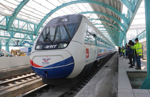 Yüksek Hızlı Tren ilk kez Sivas tren garında