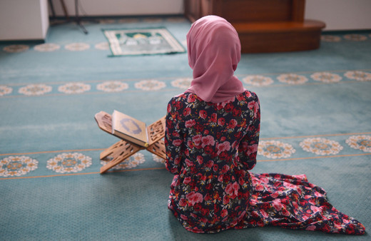 Adetli kadın kandil namazı kılabilir mi? Adetliyken çekilecek tesbih ve zikirler