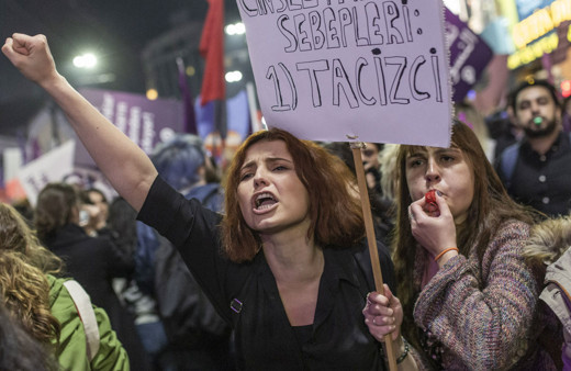 Feminist gece yürüyüşüne 13 gözaltı